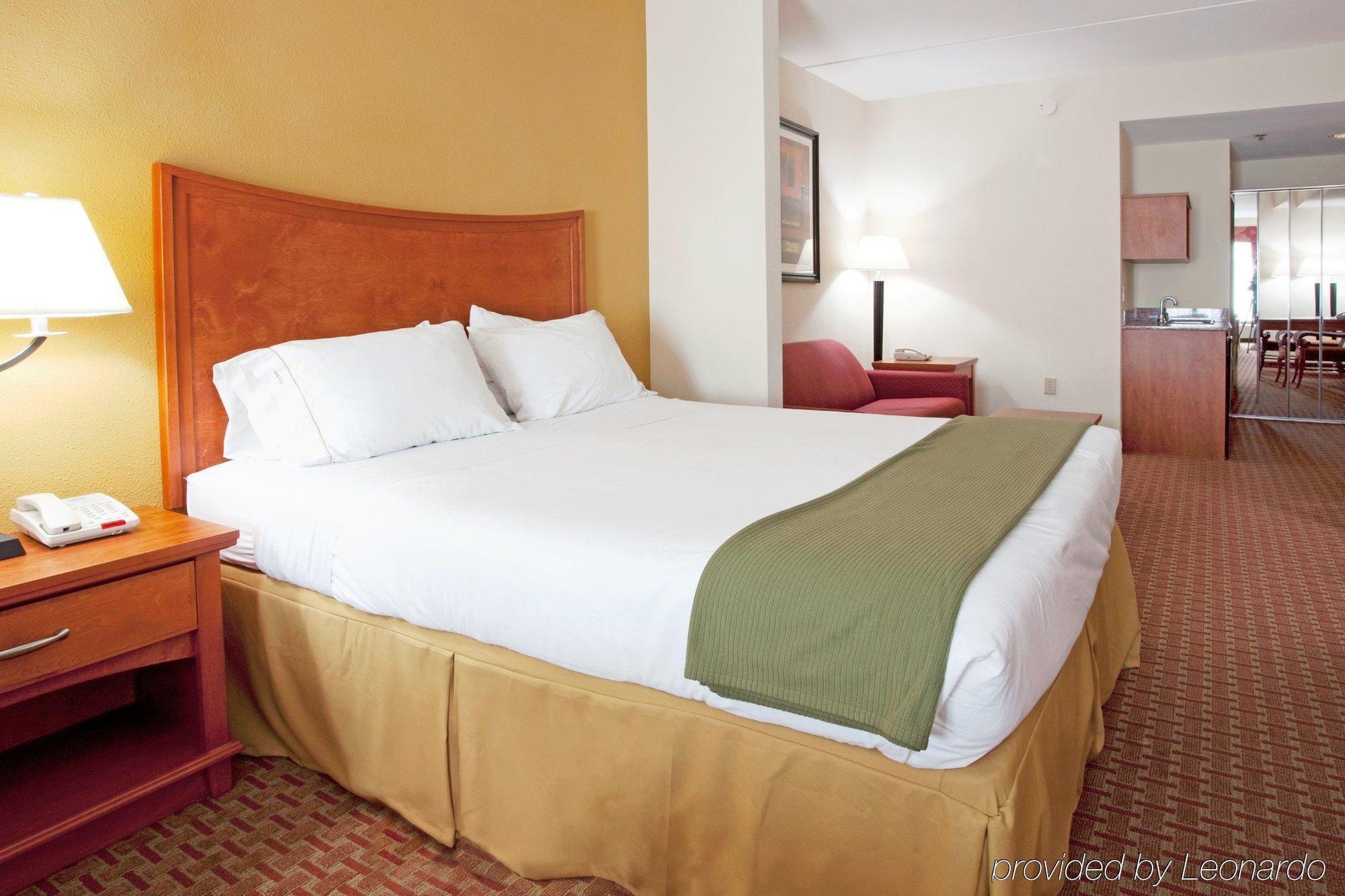יולי Holiday Inn Express Hotel & Suites Jacksonville North-Fernandina By Ihg חדר תמונה
