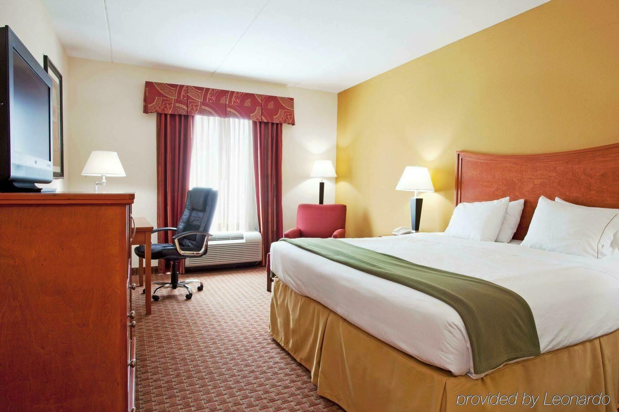 יולי Holiday Inn Express Hotel & Suites Jacksonville North-Fernandina By Ihg חדר תמונה