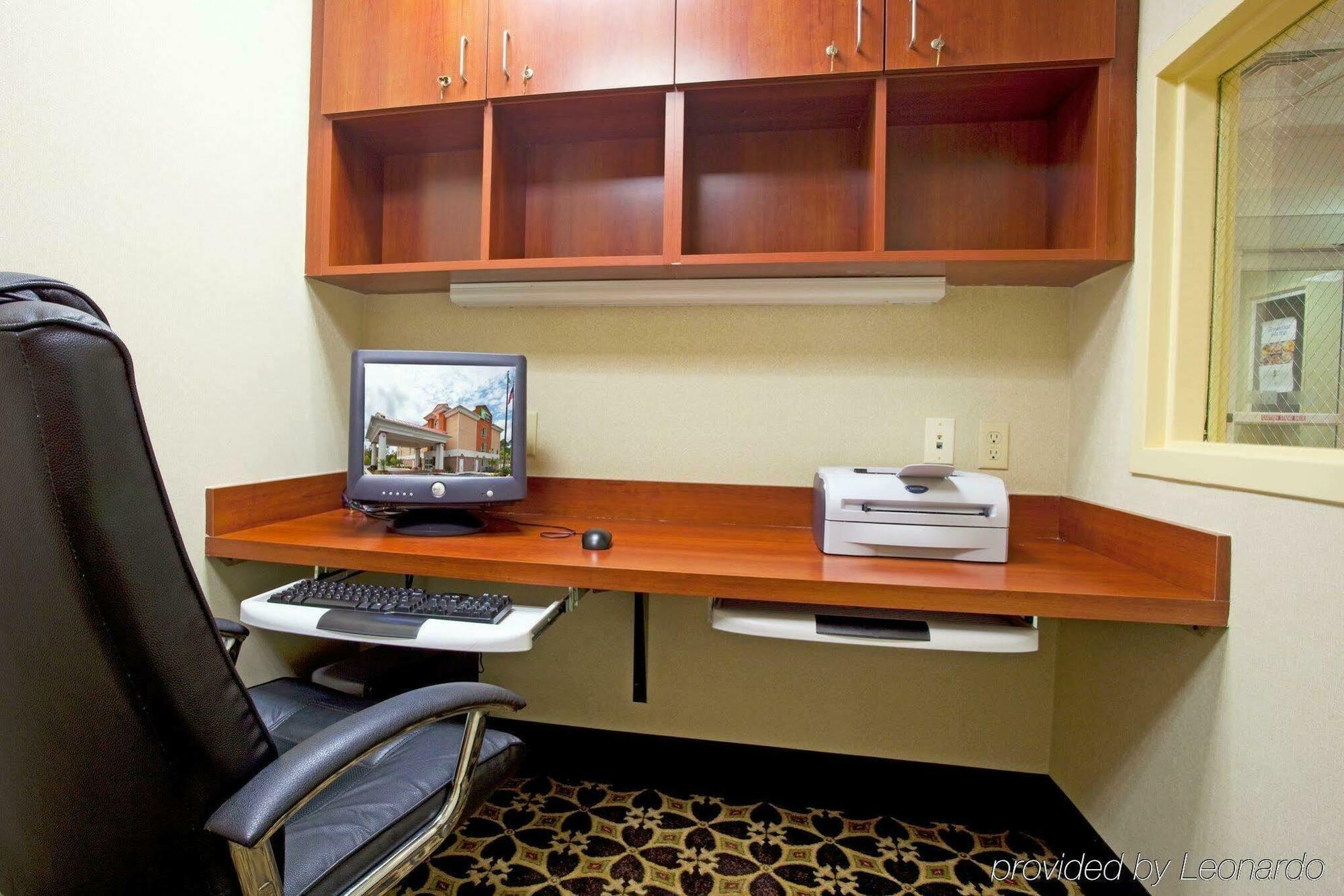 יולי Holiday Inn Express Hotel & Suites Jacksonville North-Fernandina By Ihg מראה חיצוני תמונה